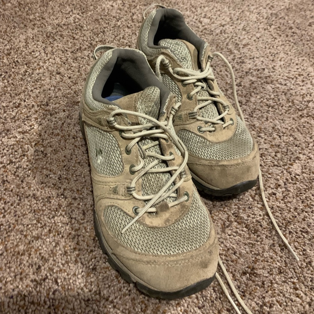 Vibram women’s hiking shoes